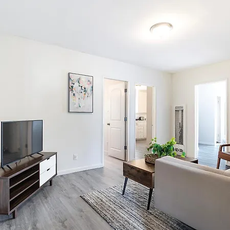 2-Br By Beverly Hills Steps From Restaurants, Cafes And Shopping